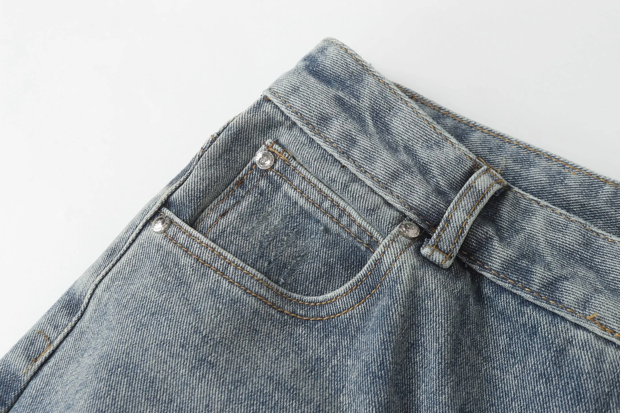 P260 Cross-border model, please do not place an order if you are pursuing quality - Chrome Hearts/Chrome Hearts Cross ✝️ Inlaid embroidered washed jeans, trousers and casual pants - High weight, high density and high quality. The wool is soft, delicate and skin-friendly. It feels soft and silky. It has excellent warmth and skin-friendly properties. - Customized weaving and dyeing, no color difference. No matter the fabric or workmanship details, it beats the ordinary version on the market - Hardware zipper accessories are all customized, full of details -Colour: washed blue -Size: 28 30 32 34 36